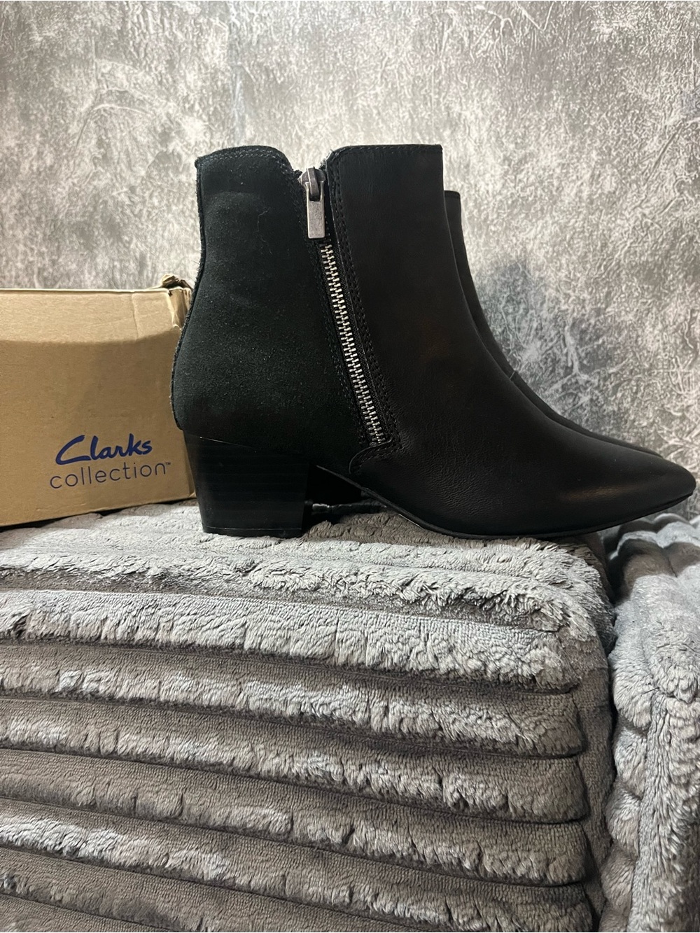 Clarks Black Leather and Suede Side-Zip Ankle Boots 7.5 Wide